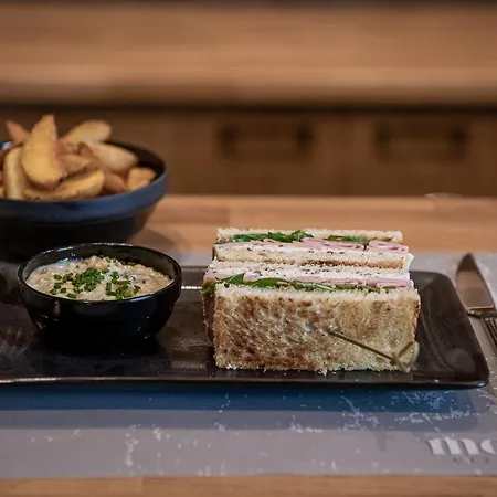 酒店 Morum Chania 4*